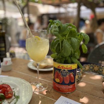 Donna Stella - Table decor and lemonade - Pizza Near Me - Amalfi, SA