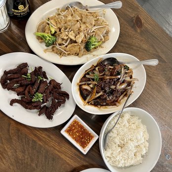 Fortune House Restaurant - Thai Near Me - Lake Balboa, California Fortune House Restaurant - Thai Near Me - Lake Balboa, California