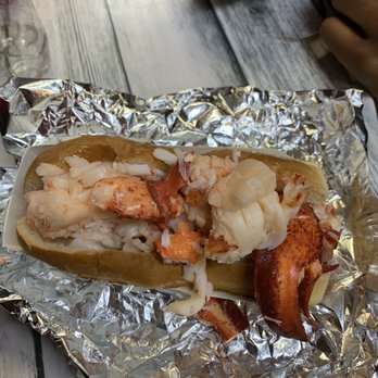 James Hook & Co - Regular Lobster Roll with Butter - Seafood Near Me - Boston, Massachusetts