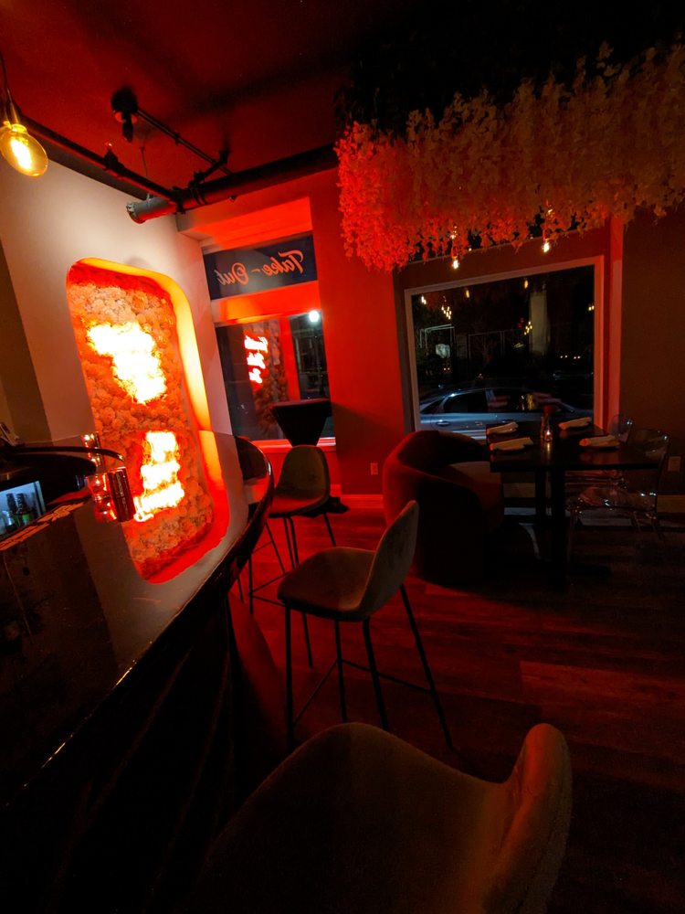 Favorites Bistro Bar, New London Roadtrippers