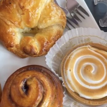 Le Macaron French Pastries - Croissant, Lemon Tart, Cinnamon roll - Macarons Near Me - Webster Groves, Missouri Le Macaron French Pastries - Croissant, Lemon Tart, Cinnamon roll - Macarons Near Me - Webster Groves, Missouri
