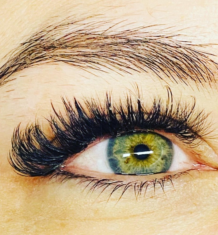 Lash By Amber Logo