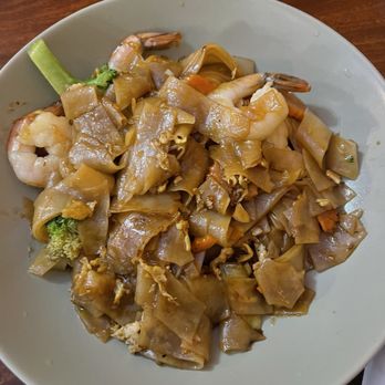 Thai Chili - Pad see ew with shrimp - Thai Near Me - Corvallis, Oregon