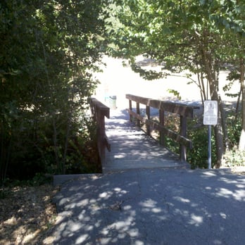 Howe Homestead Park - Foot bridge from parking lot to the park - Hiking Near Me - Walnut Creek, California Howe Homestead Park - Foot bridge from parking lot to the park - Hiking Near Me - Walnut Creek, California