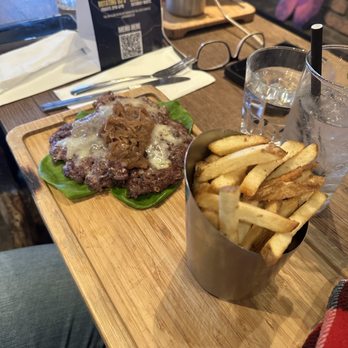 RMU Outdoors Whistler - Burger sans bun - Cafes Near Me - Whistler, British Columbia RMU Outdoors Whistler - Burger sans bun - Cafes Near Me - Whistler, British Columbia