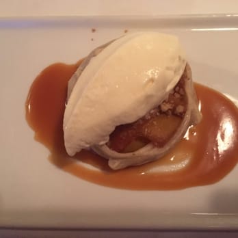 Outermost Inn Aquinnah - Peach crostada - Bed & Breakfast Near Me - Aquinnah, Massachusetts