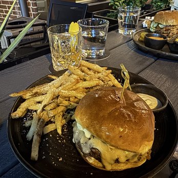 The Crunkleton - Wagyu Burger - Cocktail Bars Near Me - Charlotte, North Carolina The Crunkleton - Wagyu Burger - Cocktail Bars Near Me - Charlotte, North Carolina