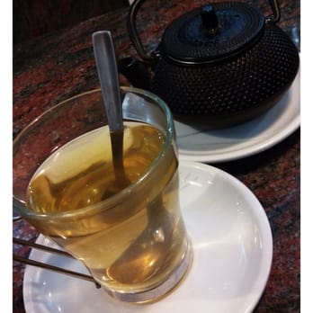 La Quinta Lounge Bar - Té verde con fresas con nata - Spanish Near Me - Madrid, M
