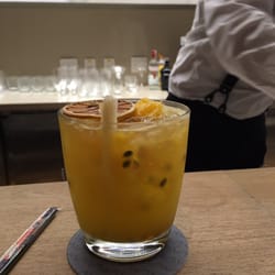 Grand Hyatt Rio de Janeiro - He bar makes a special drink from exotic fruits and alcohol