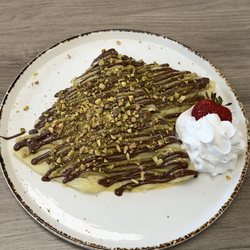 Amapola - Dubai Chocolate Strawberry Crepe