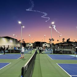 Los Cab Sports Club - Evenings on the court @ Los Cab.