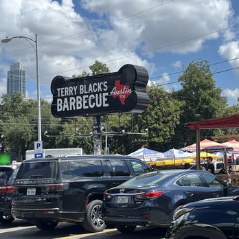 Terry Black's Barbecue - Parking lot - Barbeque Near Me - Austin, Texas Terry Black's Barbecue - Parking lot - Barbeque Near Me - Austin, Texas
