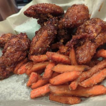 Moobongri Soondae - La Crescenta - Medium fried chicken wings with soy garlic sauce - Korean Near Me - Glendale, California Moobongri Soondae - La Crescenta - Medium fried chicken wings with soy garlic sauce - Korean Near Me - Glendale, California