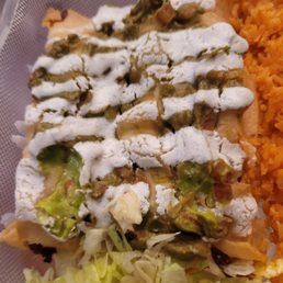 Chicken flaunts w/sour cream and guacamole