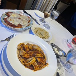 Chicken Parmigiana was delicious and the calamari with linguine is the best.