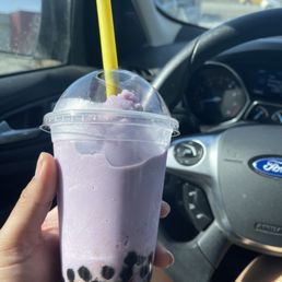 Great customer service. Love the Taro tea with boba.