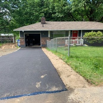 Big Paving Company - Asphalt driveway on declining slope for water run off - Masonry/Concrete Near Me - Issaquah, Washington