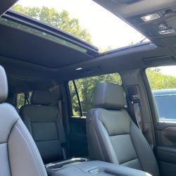 First Class Responder - SPACIOUS INTERIOR SUNROOF