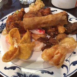 Round one- cheese wonton, spring roll with pork filling, assorted chicken dishes
