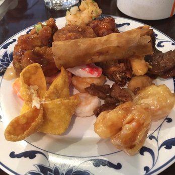 Mandarin Chinese Restaurant - Round one- cheese wonton, spring roll with pork filling, assorted chicken dishes - Chinese Near Me - Clemmons, North Carolina