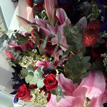96 Flowers & 13 Stems - Florists Near Me - La Mesa, California