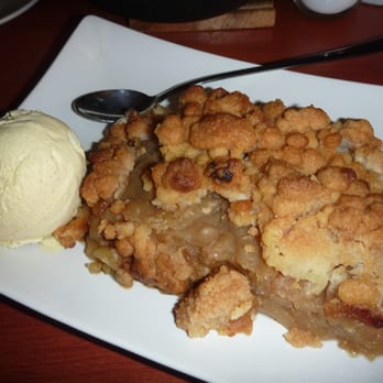 Ô Calme - Apple cobble w/ scoop of vanilla ice cream - Cafes Near Me - Carouge, GE