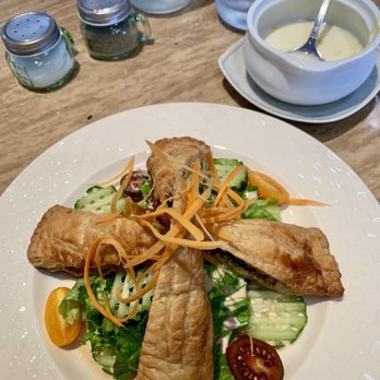 Tiny Pyramid - Tuna Wellington (yum!) + Creamed Corn Soup - Cafes Near Me - Honolulu, Hawaii