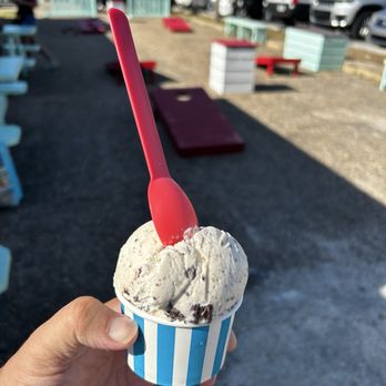 Cherry On Top - Kiddie peanut butter cookies and cream - Ice Cream & Frozen Yogurt Near Me - Gulf Shores, Alabama