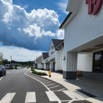 The Shops at Stone Bridge - Shopping Centers Near Me - Cheshire, Connecticut The Shops at Stone Bridge - Shopping Centers Near Me - Cheshire, Connecticut