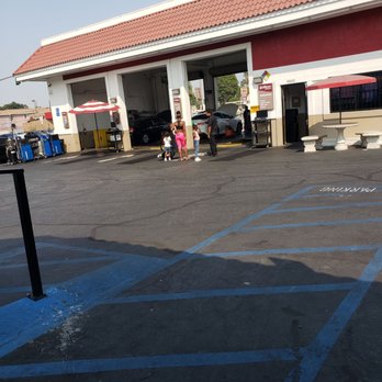 Jiffy Lube - Employees are covid non compliant no masks no gloves. Customers are not encouraged to comply either - Auto Repair Near Me - Lynwood, California