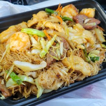 Tea Garden Chinese Kitchen - Chow Mein (thin noodles) with Combination meat & shrimp - Chinese Near Me - Los Gatos, California Tea Garden Chinese Kitchen - Chow Mein (thin noodles) with Combination meat & shrimp - Chinese Near Me - Los Gatos, California