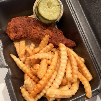 Dave's Hot Chicken - Tender combo hot spice level - Chicken Shop Near Me - Chicago, Illinois