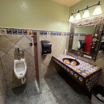 Fiesta En Jalisco - Clean bathroom - Mexican Near Me - Hamilton, Montana