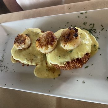 Emerald Waterfront Bar and Grill - Icky scallops that got my wife sick - Steakhouses Near Me - Navarre, Florida
