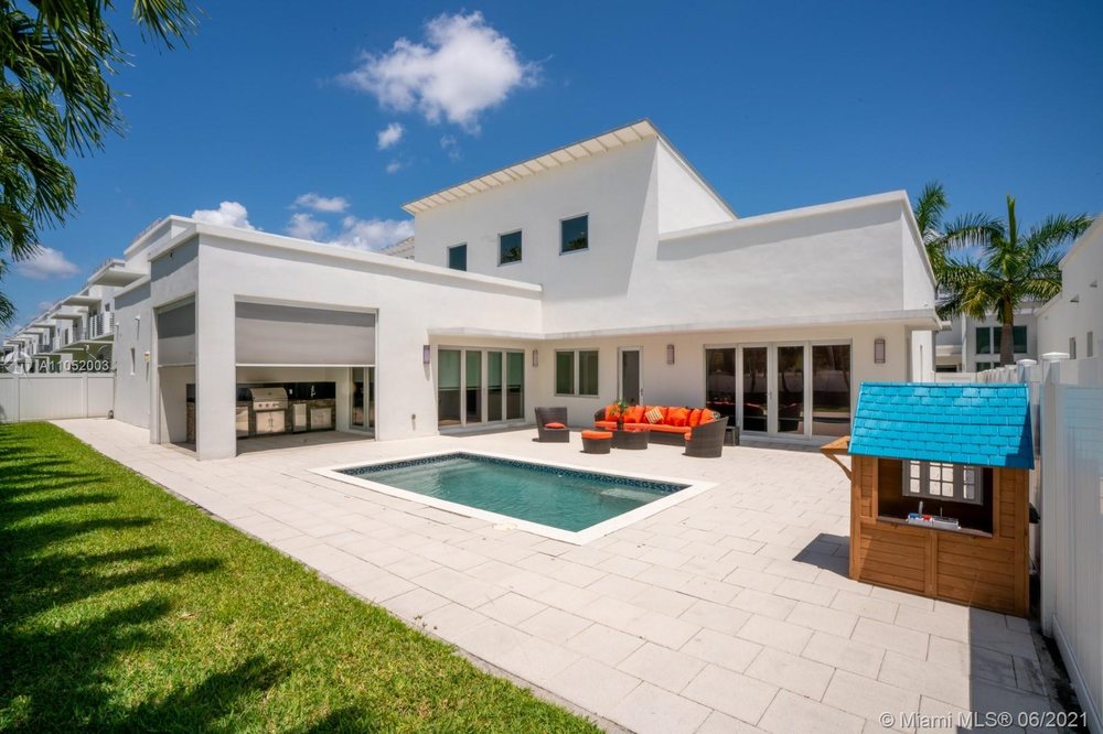 MARLENE HYLTON FLORIDA CAPITAL REALTY Updated June 2024 13 Photos