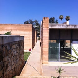 Escuela de Artes Plásticas UABJO - Es una obra del arquitecto Mauricio Rocha y ha sido reconocida con premios internacionales.