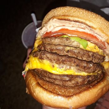 In-N-Out Burger - 4 × 4 - Burgers Near Me - Rialto, California In-N-Out Burger - 4 × 4 - Burgers Near Me - Rialto, California