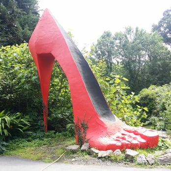 Broomhill Art Hotel - Giant heels! - Art Galleries Near Me - Barnstaple, DEV