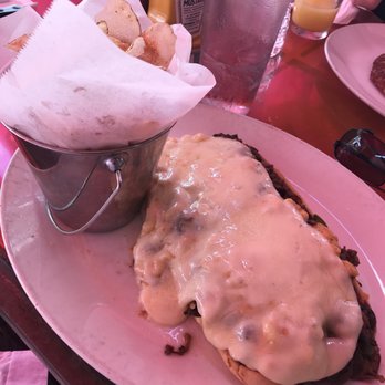 Big Pink - Mac n Steak sandwich - Pizza Near Me - Miami Beach, Florida