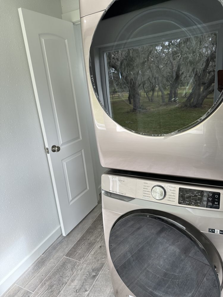 Slide of Elliotts Elite Home Solutions