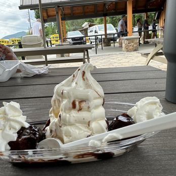 Burger Master Drive In - Hot fudge cake, don't get it. I asked for a little more fudge and they said no.... $7... we spent $50 here.. - Burgers Near Me - Townsend, Tennessee Burger Master Drive In - Hot fudge cake, don't get it. I asked for a little more fudge and they said no.... $7... we spent $50 here.. - Burgers Near Me - Townsend, Tennessee