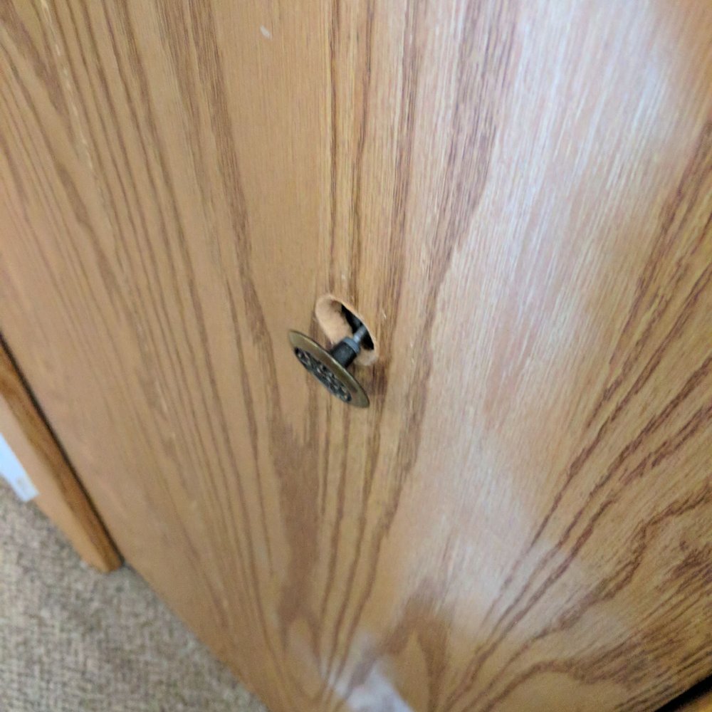 Ireland's Rustic Lodges - Broken closet handle - Hotels Near Me - Gold Beach, Oregon