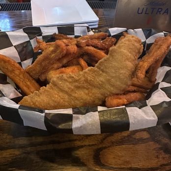 Looney's Pub - Chicken tenders w/sweet potato fries - American Near Me - College Park, Maryland