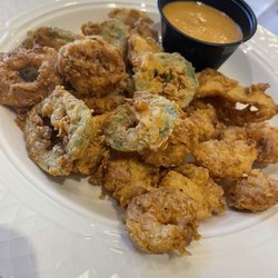 Sienna Grill - Fried calamari. It was tasty, but had too many vegetables in comparison to the amount of actual calamari.