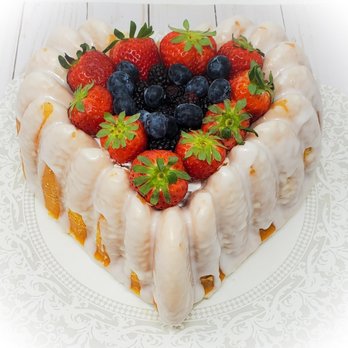 Elvitas Bakery - Lemon Bundt cake with a lemon glaze - Custom Cakes Near Me Elvitas Bakery - Lemon Bundt cake with a lemon glaze - Custom Cakes Near Me