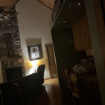 StoneBridge Resort - Front room of two bedroom cabin - Golf Near Me - Reeds Spring, Missouri