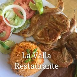 La Valla - Quail/Godorniz empanizada...rice, beans, and salad