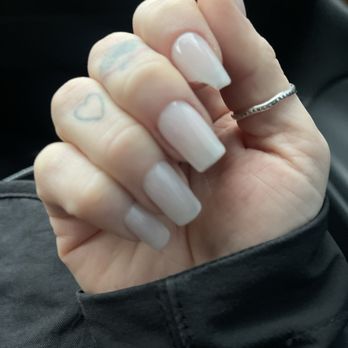 Naild It London - My broken nail when they changed their supplier to save money - Nail Salons Near Me - Glendale, California