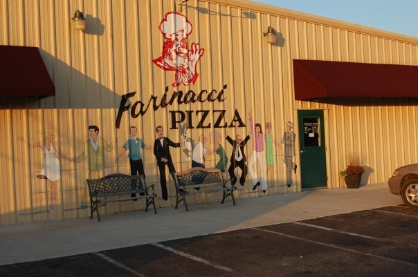 Farinacci Pizza Logo