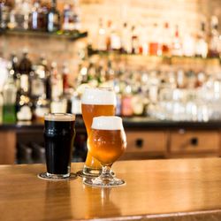 Mickey Finn's Brewery - Stout, hefe weizen and pineapple express